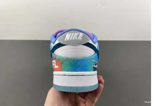 Laboratories Futura Nike Bleached Aqua SB Low Dunk 1225